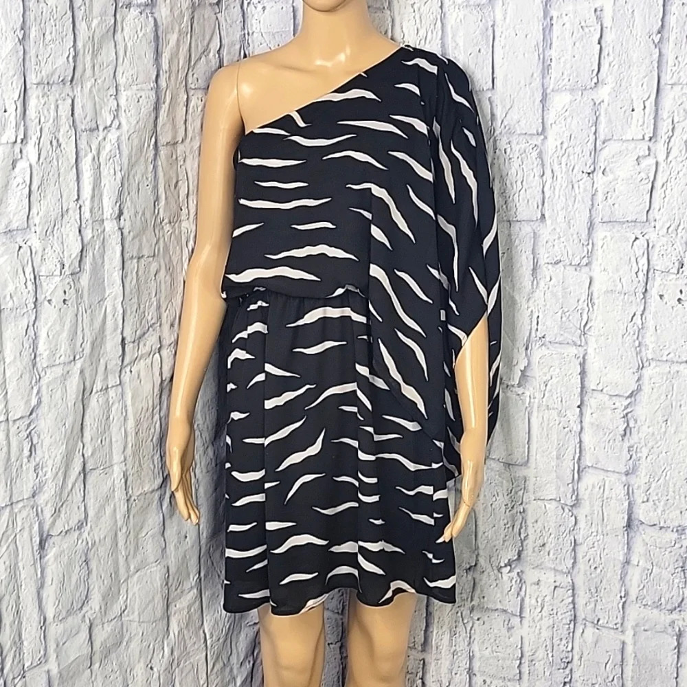 CARAMELA Black and White One Shoulder Dress Size‎ Small